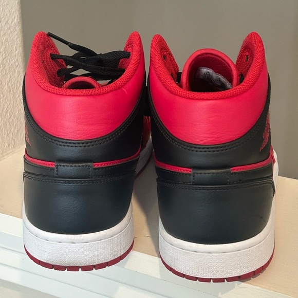 Jordan 1 Mid Reverse Bred (2021) *LIGHTLY WORN* Men’s Size 11.5 554724-660 - Picture 7 of 9